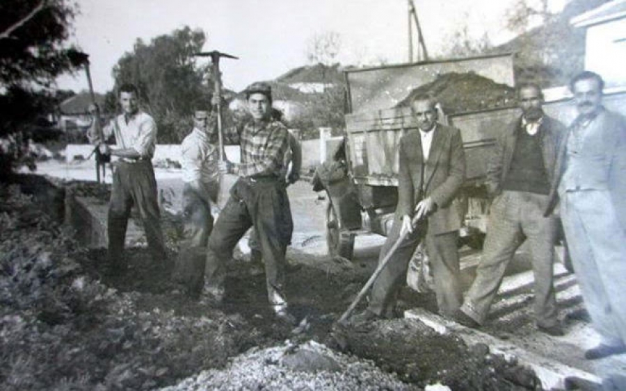 Σπάνια φωτογραφία στα Περατάτα από τα παλιά…