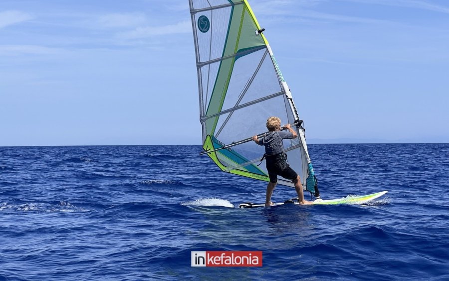 Μια ανάσα πριν τα 86 της, η windsurfer Αναστασία Γερολυμάτου έφτασε στη Ζάκυνθο, κάνοντας νέο άθλο! Το INKEFALONIA.GR ήταν κοντά της!