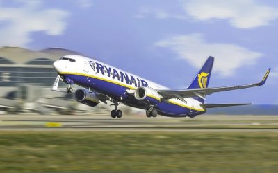 Ryanair: Κλείνει τη βάση της στην Αθήνα για το χειμώνα