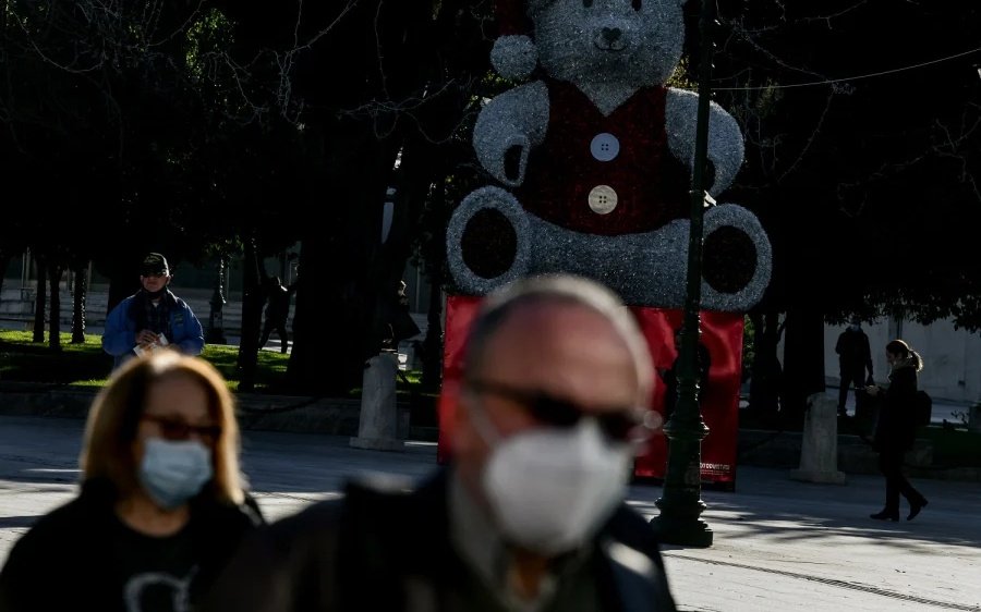 Μάσκες και σε εξωτερικούς χώρους, διπλές σε σούπερ μάρκετ και ΜΜΜ - Όλα τα νέα μέτρα