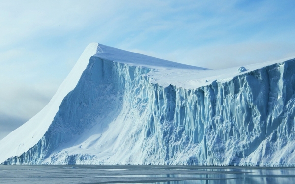 Παγόβουνα της Ανταρκτικής θα λύσουν το πρόβλημα της λειψυδρίας στα Εμιράτα…