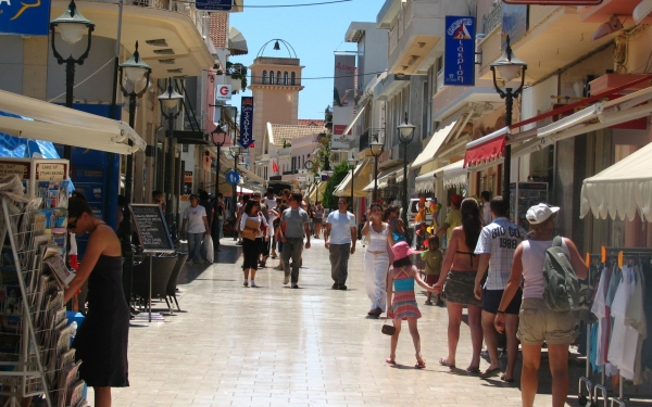 Ποιά καταστήματα θα παραμένουν ανοιχτά τις Κυριακές