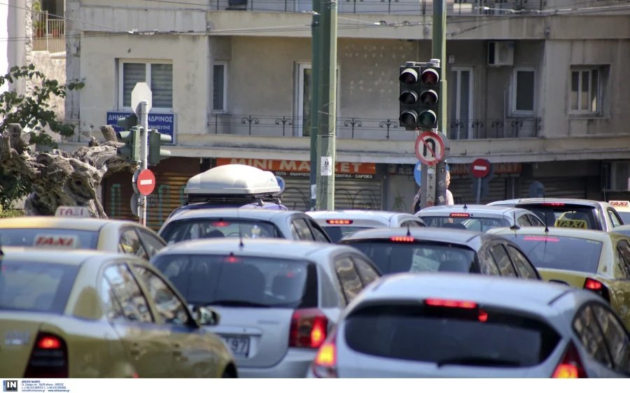 Και όμως το πορτοκαλί φανάρι σημαίνει και πρόστιμο