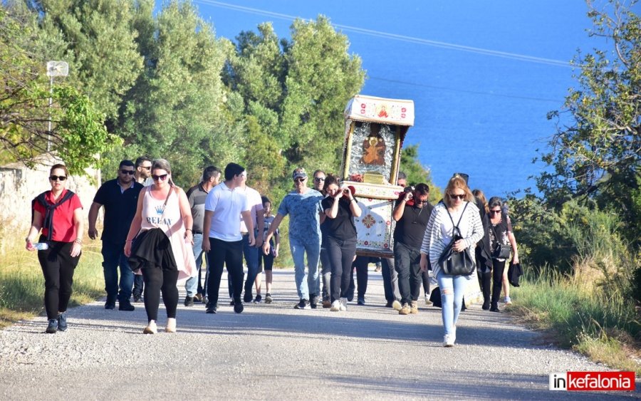 Έφτασε στα Βλαχάτα η ιερά εικόνα της Παναγίας των Σισσίων (video)