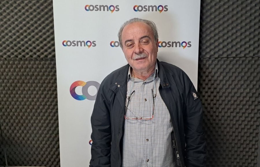 Mπάμπης Τσέρτος στον COSMOS 96,5: “Δεν θα εξαφανιστεί ποτέ το Ελληνικό τραγούδι, γιατί ακόμα υπάρχουν νέοι που τους εμπνέει”