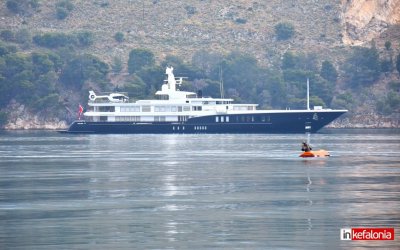 Ήρθαν και κότερα με ελικόπτερα στο Αργοστόλι! Η εντυπωσιακή θαλαμηγός Air μαγνητίζει τα βλέμματα! (εικόνες)