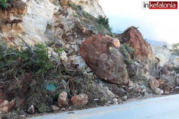 Πρόεδρος Τοπικής Κοινότητας Φαρακλάτων: «Τεράστιοι βράχοι κρέμονται και είναι έτοιμοι να σκάσουν στον δρόμο. Βρείτε λύση»