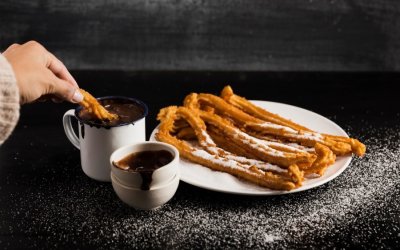 Churros με σάλτσα σοκολάτας