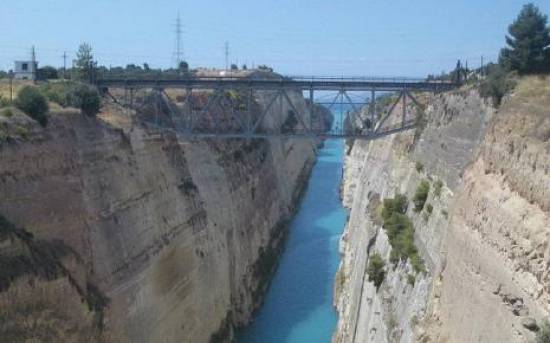 Βούτηξε στο κενό από τον Ισθμό της Κορίνθου