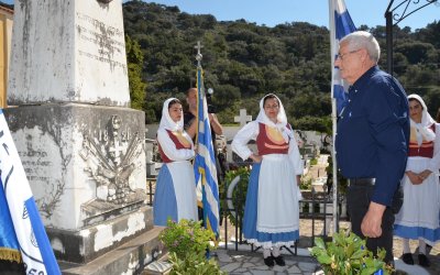 Αργοστόλι: Επιμνημόσυνη δέηση και καταθέσεις στεφάνων στο Μνημείο Κωνσταντίνου Μεταξά στο Δράπανο