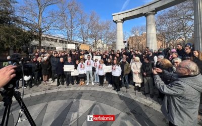 Οι διαμαρτυρίες για την τραγωδία των Τεμπών έφτασαν και στην Αστόρια - Παρόντες και οι Κεφαλονίτες