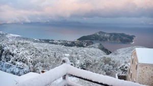 Στα λευκά η Κεφαλονιά  - Χιονόπτωση και στο Αργοστόλι