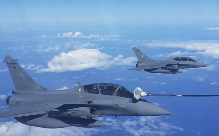 Εντυπωσιακός ανεφοδιασμός μαχητικών Rafale πάνω από το Ιόνιο