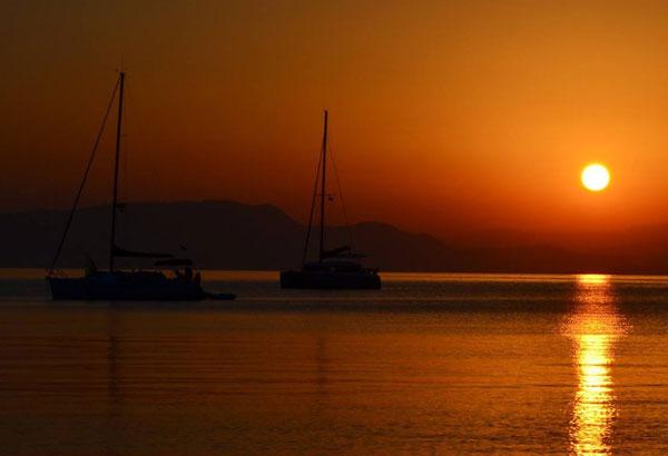 Ανατολή ηλίου στην παραλία Φιλιατρό Ιθάκης (εικόνες)