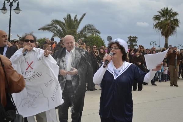 Αλεύρωσαν το Δήμαρχο! (VIDEO)