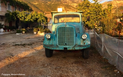 &quot;Ρόδες με ιστορία&quot;... σε αυλή στα Βαλσαμάτα!