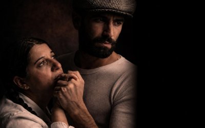 Πρεμιέρα για το «Τρίτο Κουδούνι»: Ένα θεατρικό εγχείρημα με σεβασμό στη λογοτεχνία - Πήτερ Αραβαντινός και Σταύρος Παπαδάτος στον InKefalonia 89,2