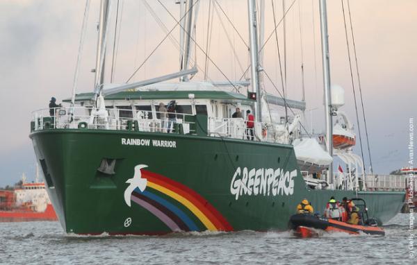 Το πλοίο σύμβολο της Greenpeace, Rainbow Warrior III καταφτάνει στο Αργοστόλι