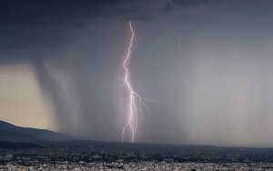 Έκτακτο δελτίο επιδείνωσης καιρού: Επικίνδυνα καιρικά φαινόμενα, χιόνια και καταιγίδες από απόψε