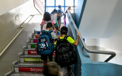 Οικονομική ασφυξία στα σχολεία φέρνει η κατάργηση των σχολικών επιτροπών