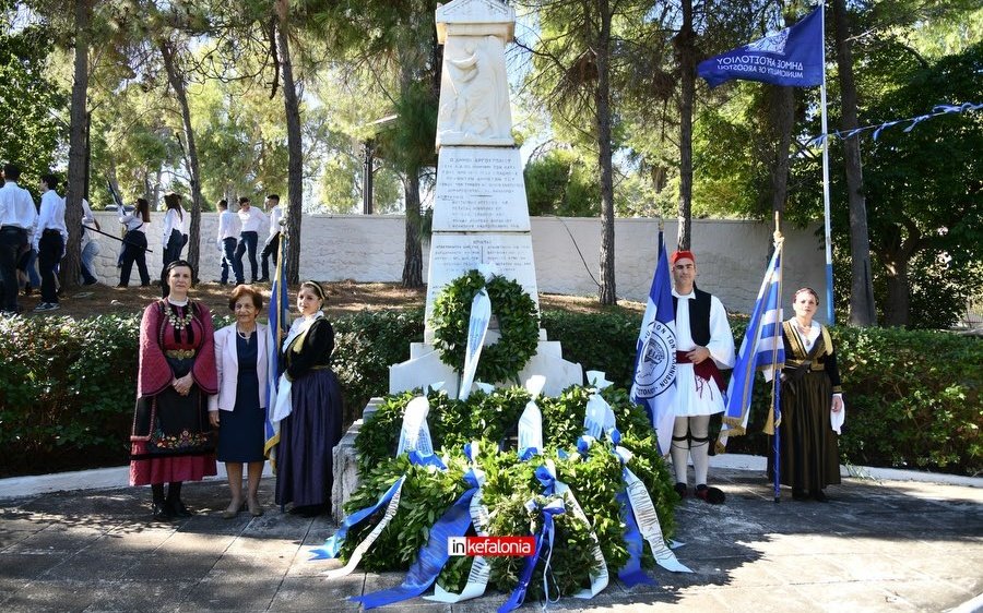 28η Οκτωβρίου: Η κατάθεση στεφάνων στο μνημείο Ηρώων στο Νάπιερ