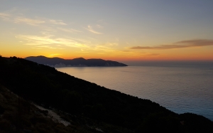 Είναι αυτά τα ηλιοβασιλέματα του Οκτωβρίου..  [εικόνες]