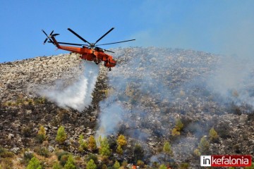 Υπό μερικό έλεγχο οι δύο μεγάλες πυρκαγιές σε Λαγκάδα και Αγ. Κωνσταντίνο (εικόνες + video)