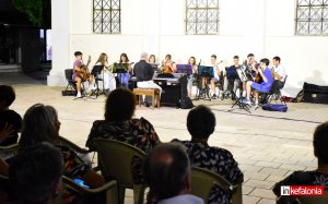 Όμορφη μελωδική βραδιά με την Μαντολινάτα Δήμου Αργοστολίου στην πλατεία Καμπάνας! (video)