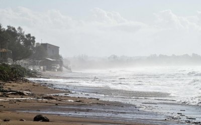 Ερχεται κακοκαιρία-εξπρές: Τι είναι ο αεροχείμαρρος που θα «χτυπήσει» τη χώρα την ερχόμενη εβδομάδα