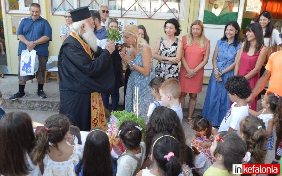 Αγιασμός στο 5ο Νηπιαγωγείο και στο 4ο Δημοτικό Αργοστολίου