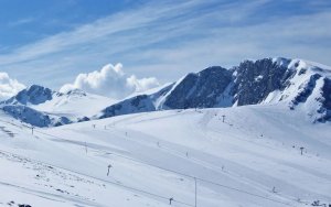 Χιόνισε στον Παρνασσό, άδειο το χιονοδρομικό κέντρο (video)