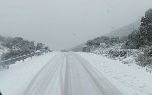 Εικόνες και βίντεο από την χιονισμένη στα βουνά Κεφαλονιά!