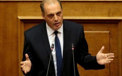 Βελόπουλος: &quot;Εγκαταλελειμμένοι οι σεισμόπληκτοι στην Αμμούσα στην Κεφαλονιά&quot; - Τι απαντά ο Κατσιβέλης