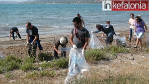 ΛΗΞΟΥΡΙ : Εθελοντικός καθαρισμός της παραλίας Λιβαδιού