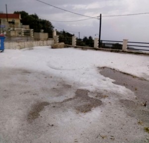 Το &#039;στρωσε... χαλάζι στα Δαμουλιανάτα (εικόνες)