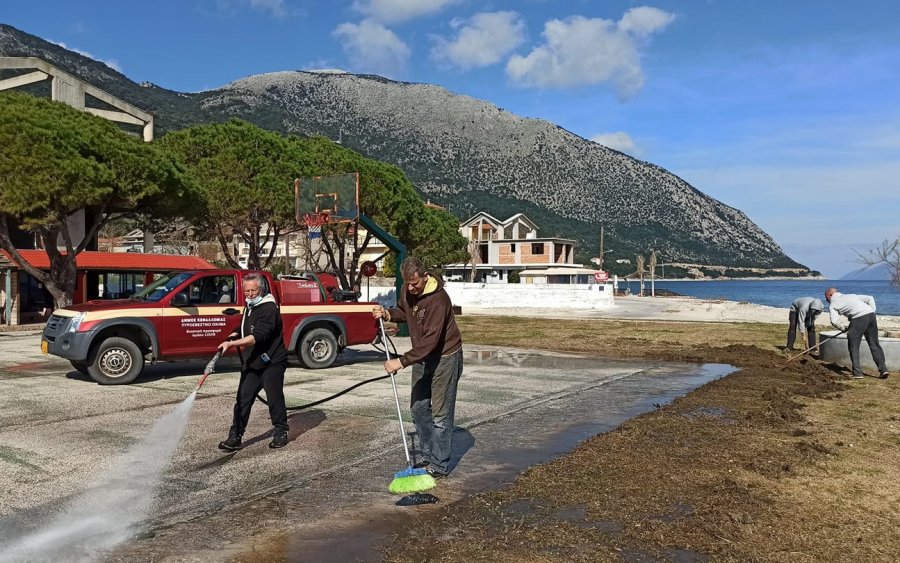  Καθαρισμός και βάψιμο στο γήπεδο του μπάσκετ στον Πόρο!