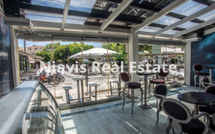 NIAVIS REAL ESTATE: Ενοικιάζεται κατάστημα στην κεντρική πλατεία Αργοστολίου