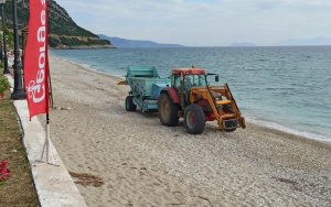 Ξεκίνησε ο καθαρισμός των παραλιών του Πόρου