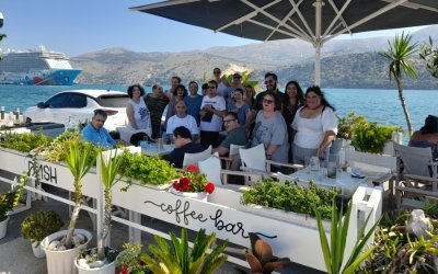 Κέρασμα του ΥΠΕΡΙΩΝΑ στο DASH CAFE BAR στο λιμάνι Αργοστολίου