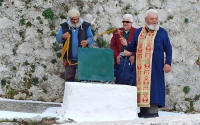 Ρίφι: Η τελετή του αγιασμού των υδάτων στη τοποθεσία της &quot;Πηγής&quot;