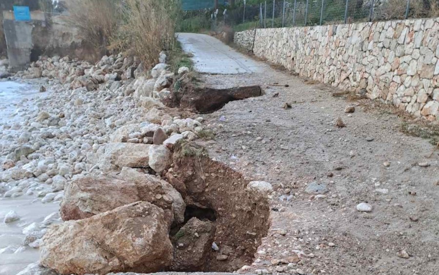 Μικρά προβλήματα στην ακτογραμμή της νότιας Κεφαλονιάς από την κακοκαιρία