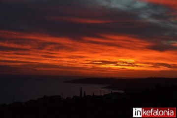 Αγναντεύοντας το μαγικό Ηλιοβασίλεμα από τα Σιμωτάτα