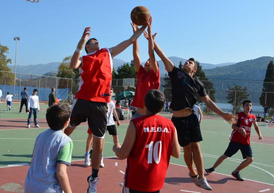 Πανδαισία Γυμνασιακού μπάσκετ σε κλειστό και ανοικτά γήπεδα