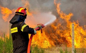 Μια ανάσα πριν από την κακοκαιρία, αλλά στην Κεφαλονιά οι πυρκαγιές συνεχίζουν !