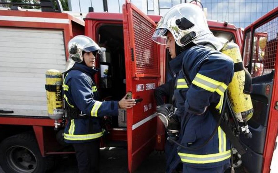 Φωτιά σε αποθήκη στο Κρεμμύδι με ελαφρύ τραυματισμό