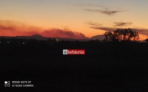 Η μεγάλη πυρκαγιά στην Κεφαλονιά ορατή σε περιοχές της Πελοποννήσου (Upd)