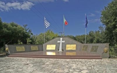 Η επίτιμη Πρόξενος της Ιταλίας στην Κεφαλονιά απαντάει για την ανάποδη ελληνική σημαία στο Μνημείο των Ιταλών Πεσόντων