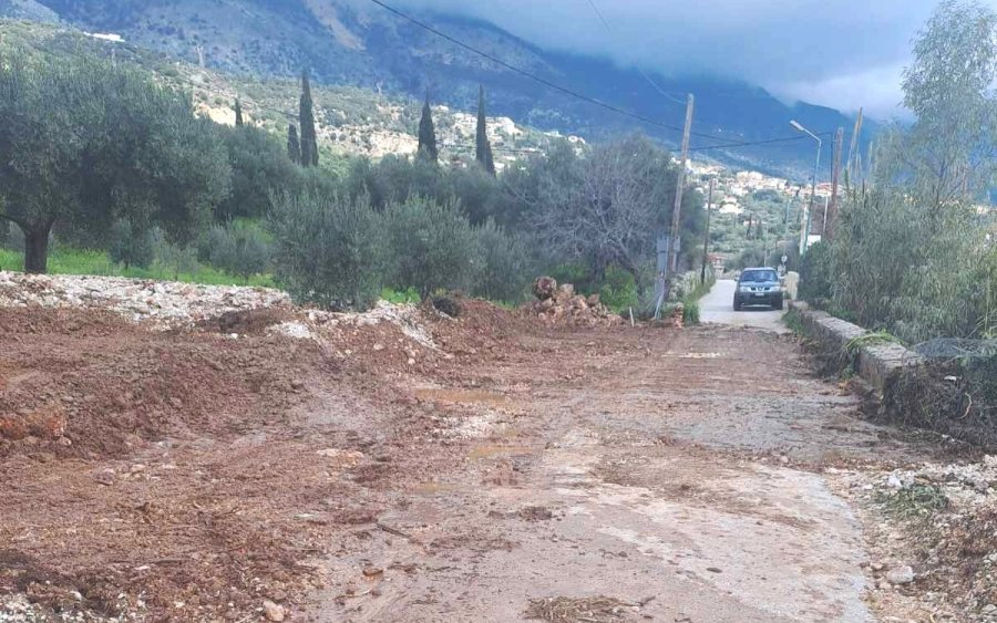 Άνοιξε ο δρόμος στο Γεφύρι στο Τραπεζάκι (εικόνες)