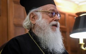 Αρχιεπίσκοπος Αλβανίας Αναστάσιος: Ανέβασε ξανά πυρετό -Ηταν θετικός στον κορωνοϊό