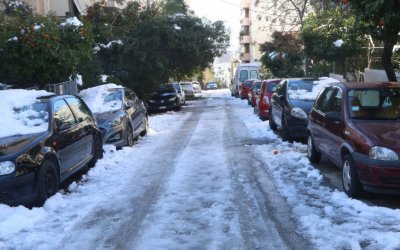 Τραγωδία στα Μελίσσια: Ηλικιωμένος γλίστρησε στον πάγο πηγαίνοντας στο φαρμακείο και πέθανε